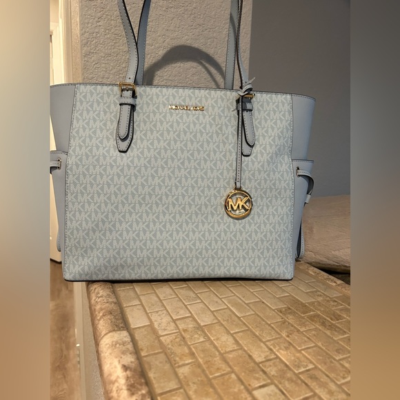 Gorgeous light blue Michael Kors bag AND matching wallet - Picture 3 of 7